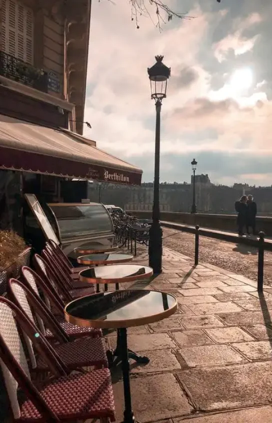 terrasse cafe parisien